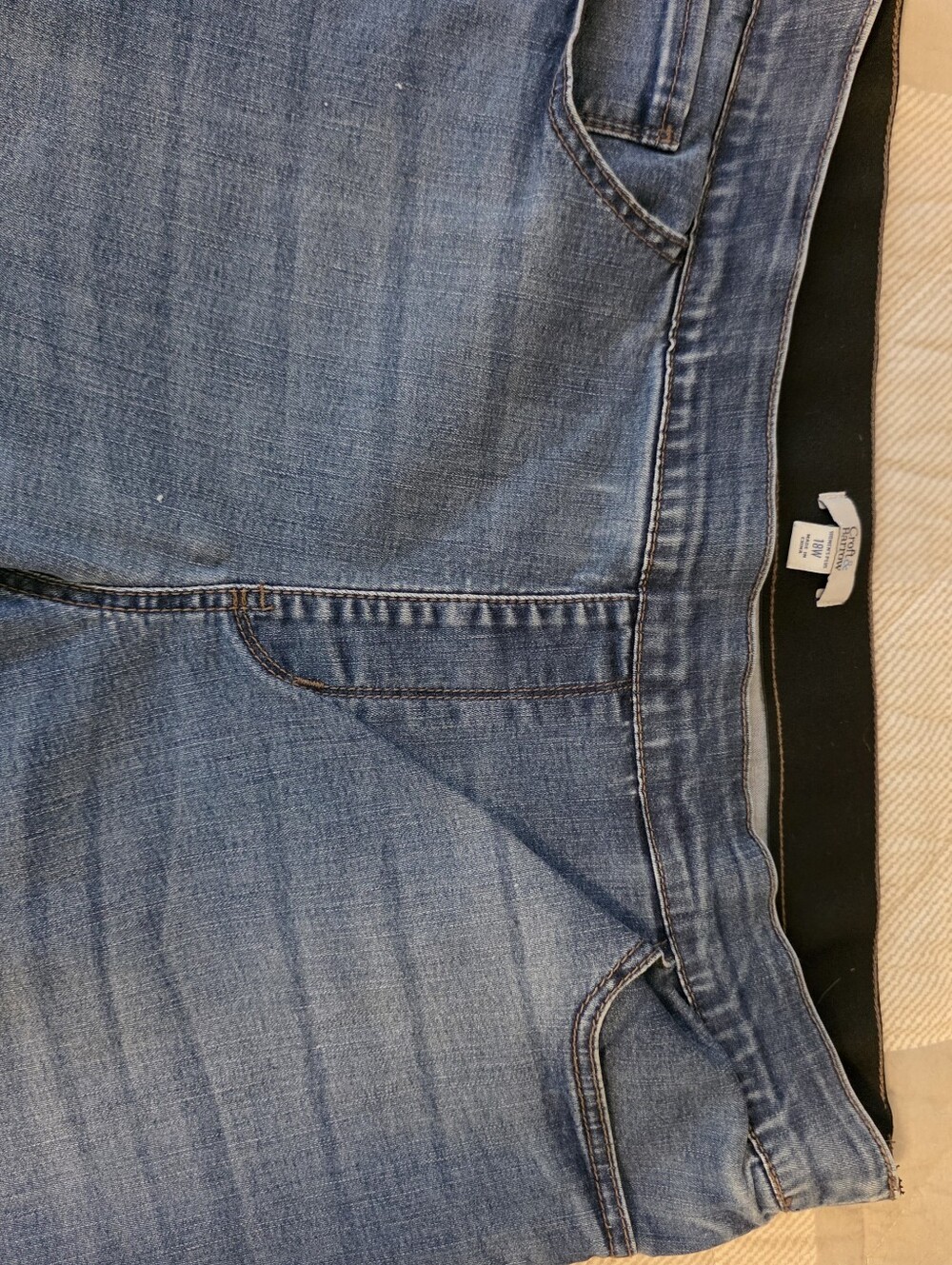 croft & barrow Straight Leg Jeans in Medium Blue Wash - Picture 3 of 10